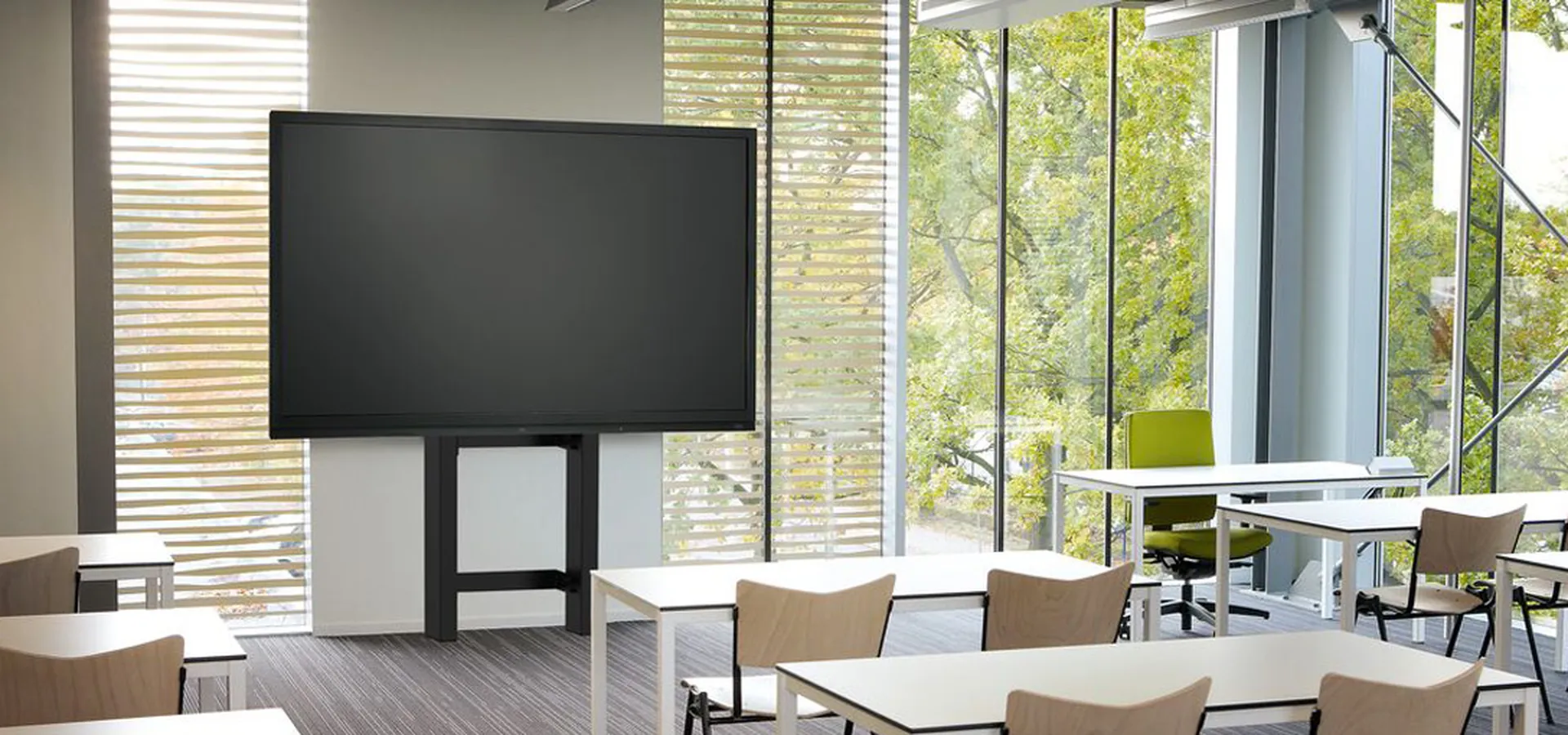 ESSENTIAL Elektrische Display Lifts | Vogel's