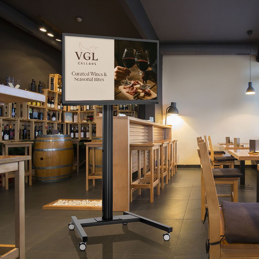 Display trolley in eating room with digital signage | Vogel's