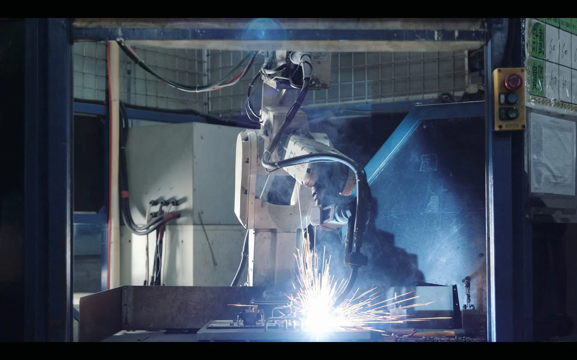 Robotic welding during production | Vogel's