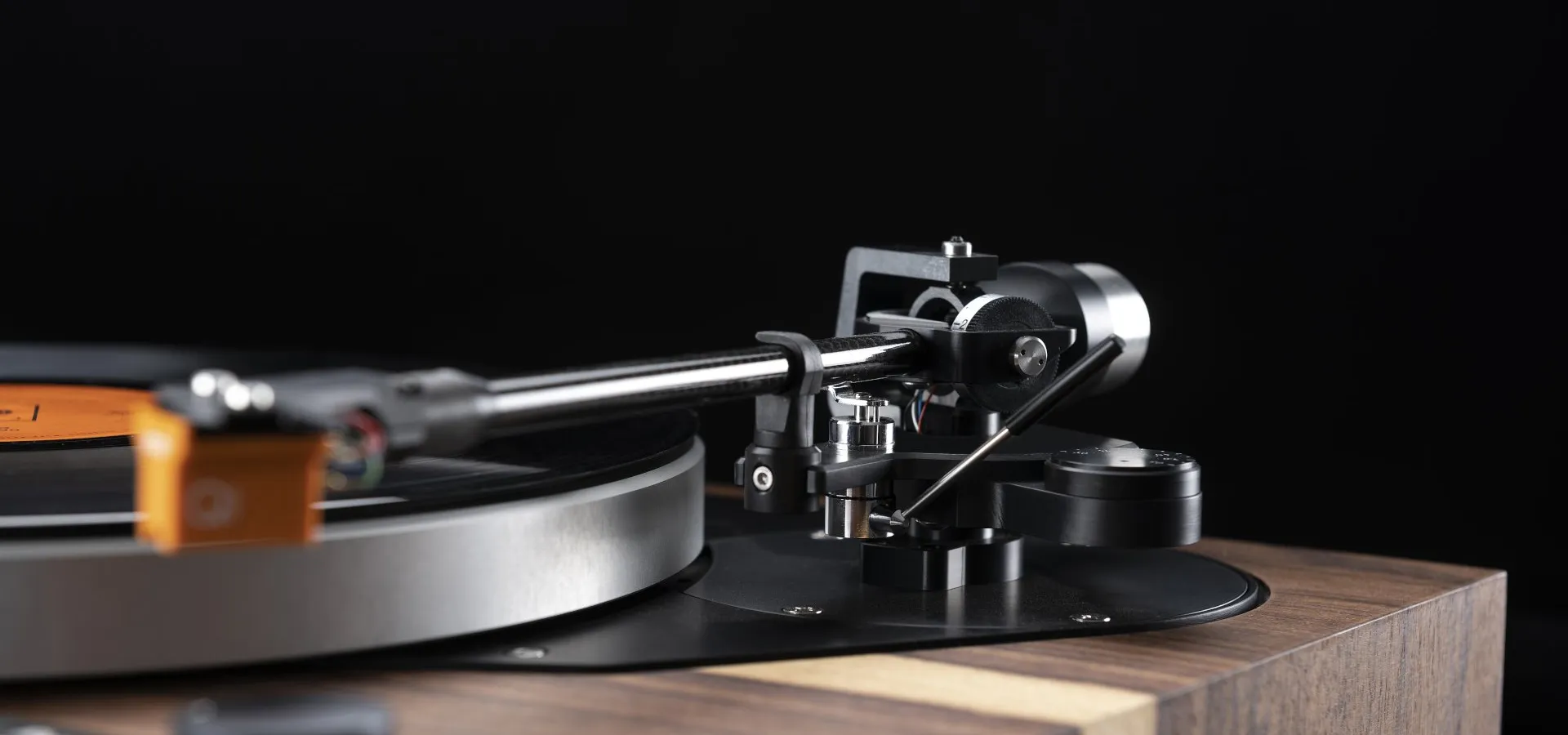 Turntable | Dual via Vogel's