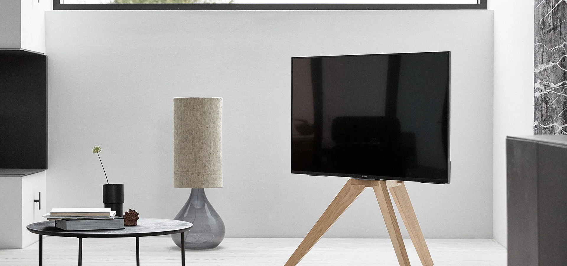 OP1 with TV in living room | Vogel's 