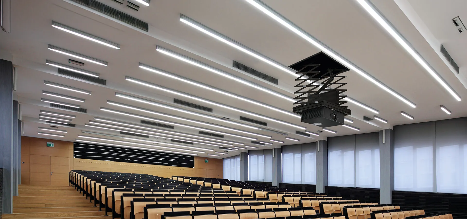 Projector ceiling mount electric | Vogel's