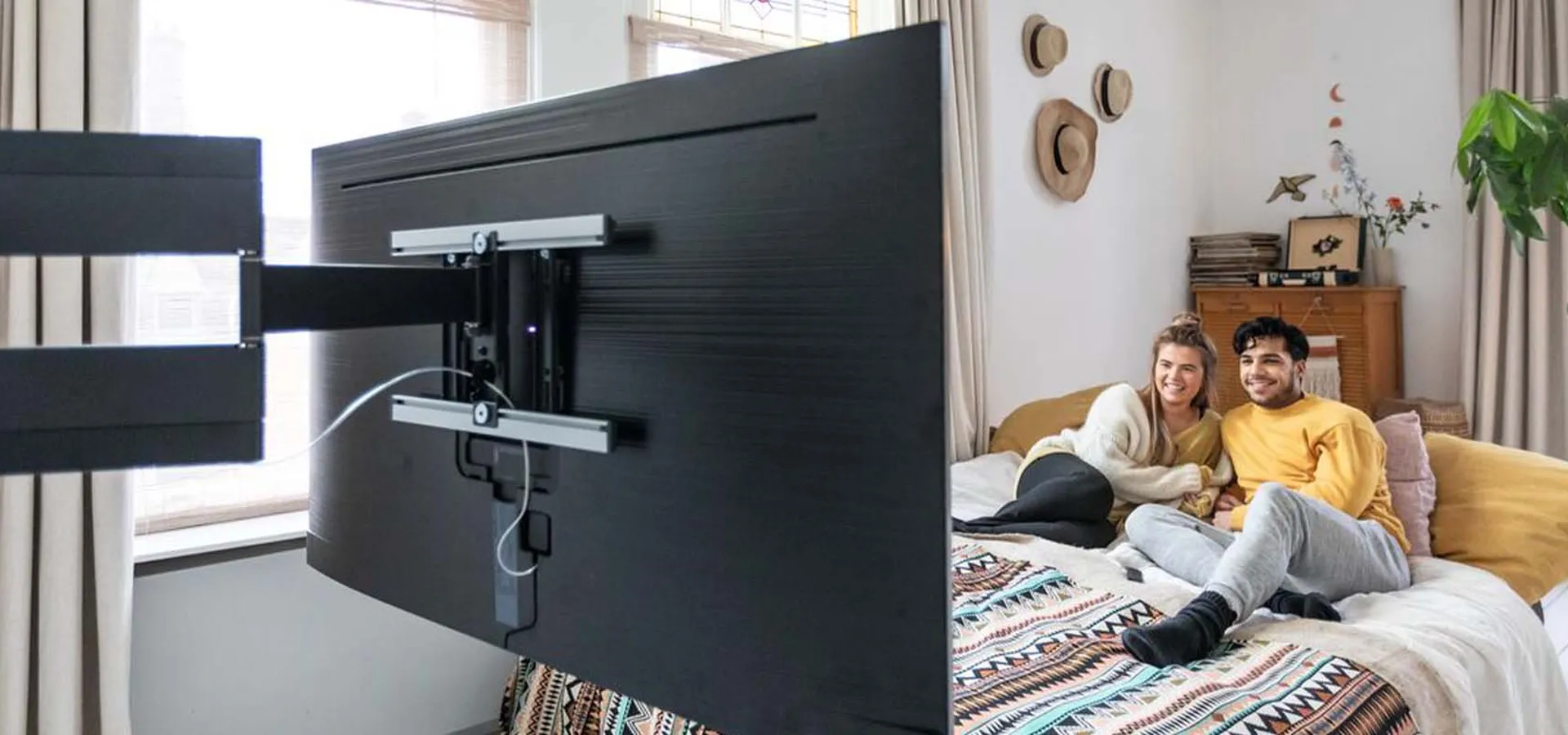 Watching TV in the bedroom | Vogel's