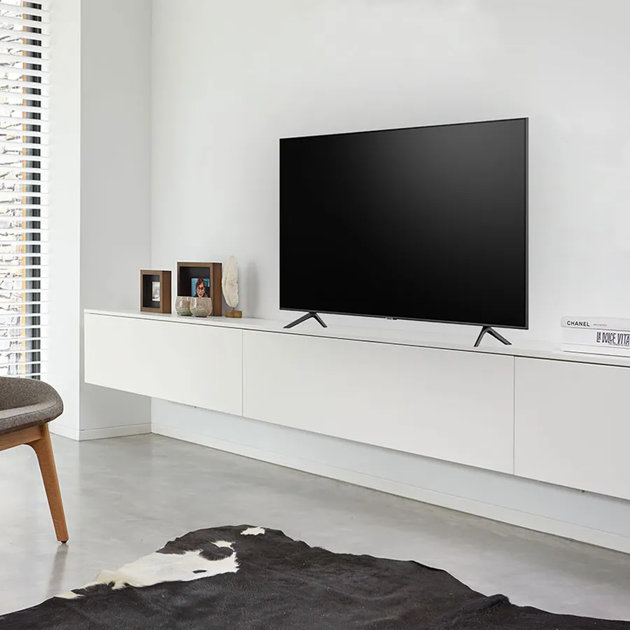 Su televisor QLED montado maravillosamente en la pared