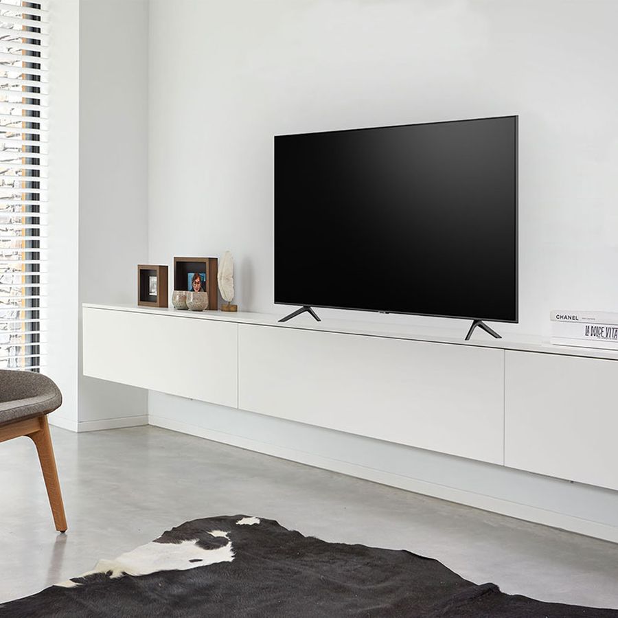 Su televisor QLED montado maravillosamente en la pared