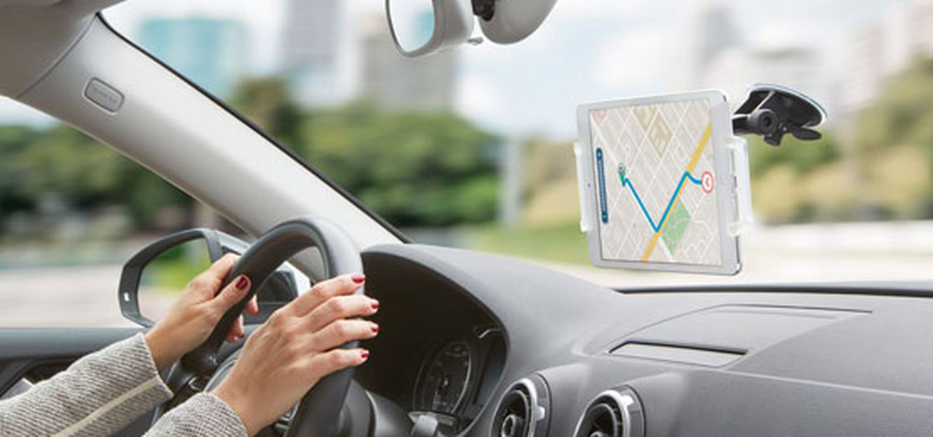 Tablet holder in the front of the car | Vogel's