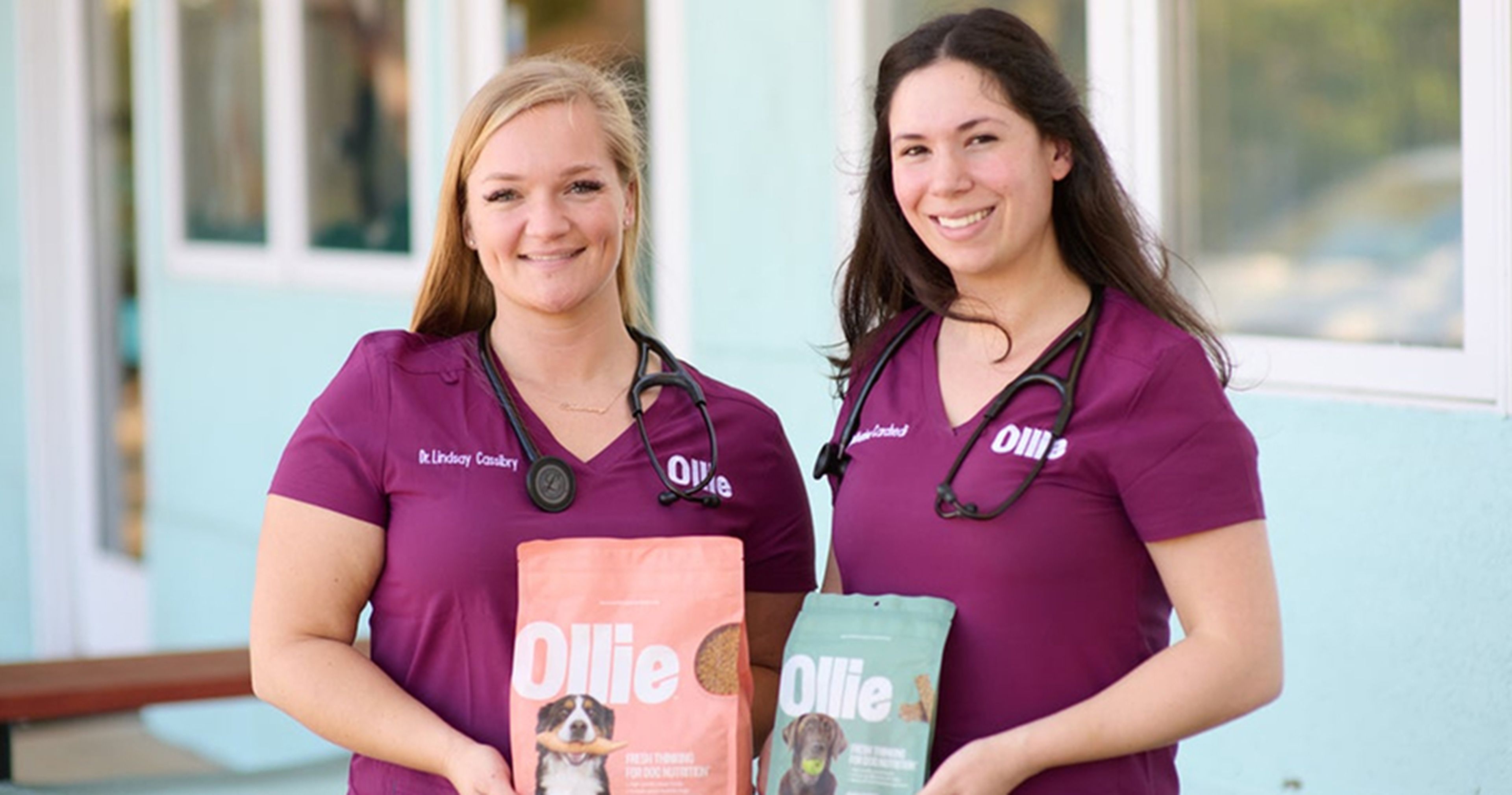2 Vets holding Ollie packaging