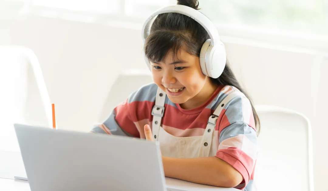 Student attending CGA trial online class