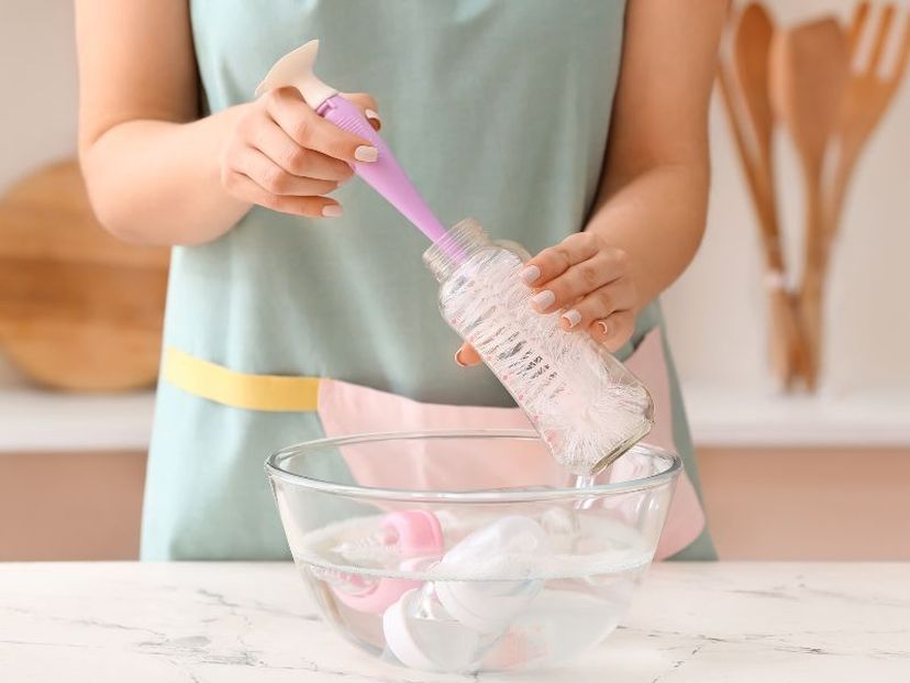 How to Clean a Baby Bottle Effectively in Four Easy Steps