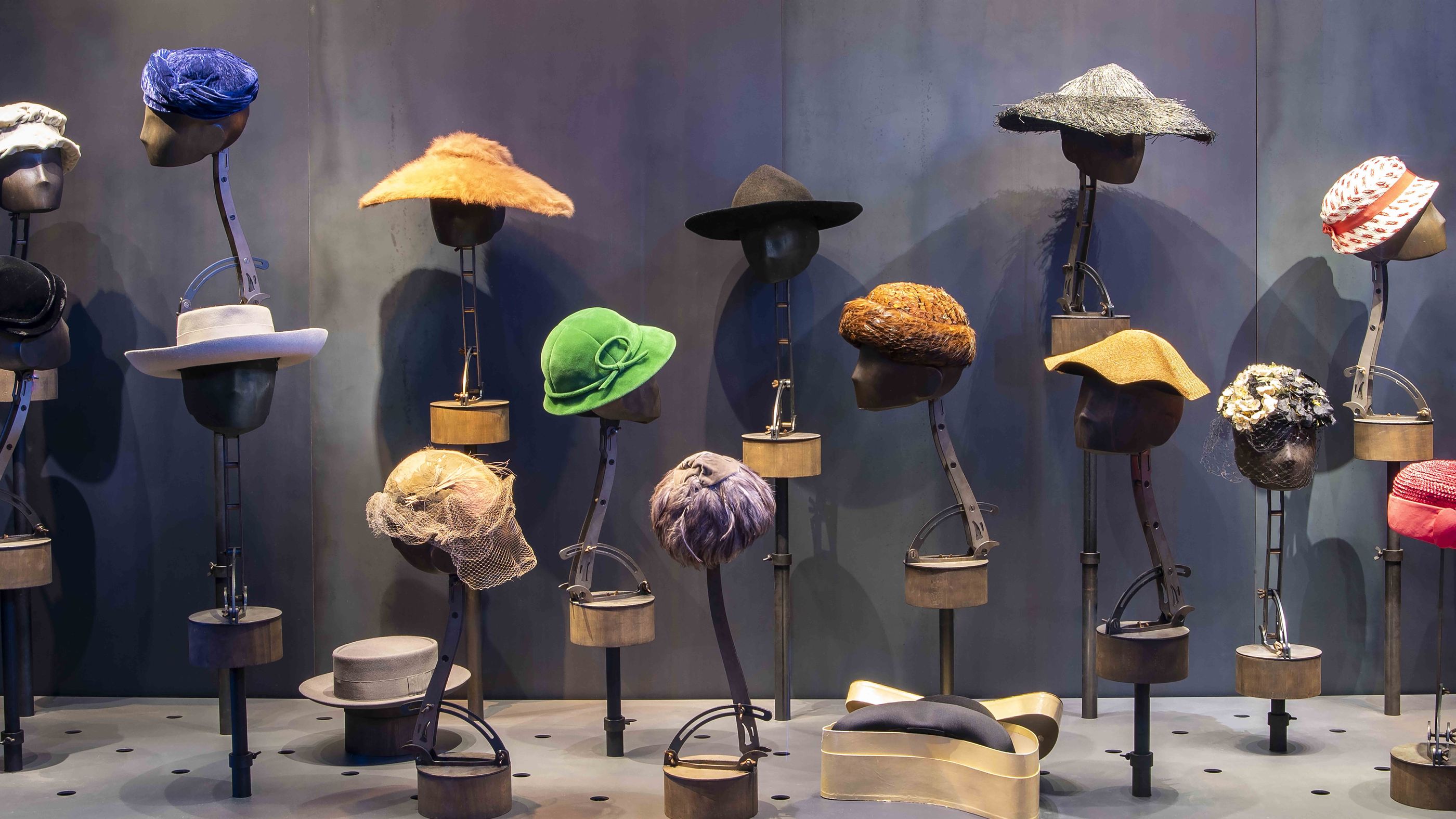 CLAUDE SAINT-CYR, LA MODISTE DE CHRISTIAN DIOR!