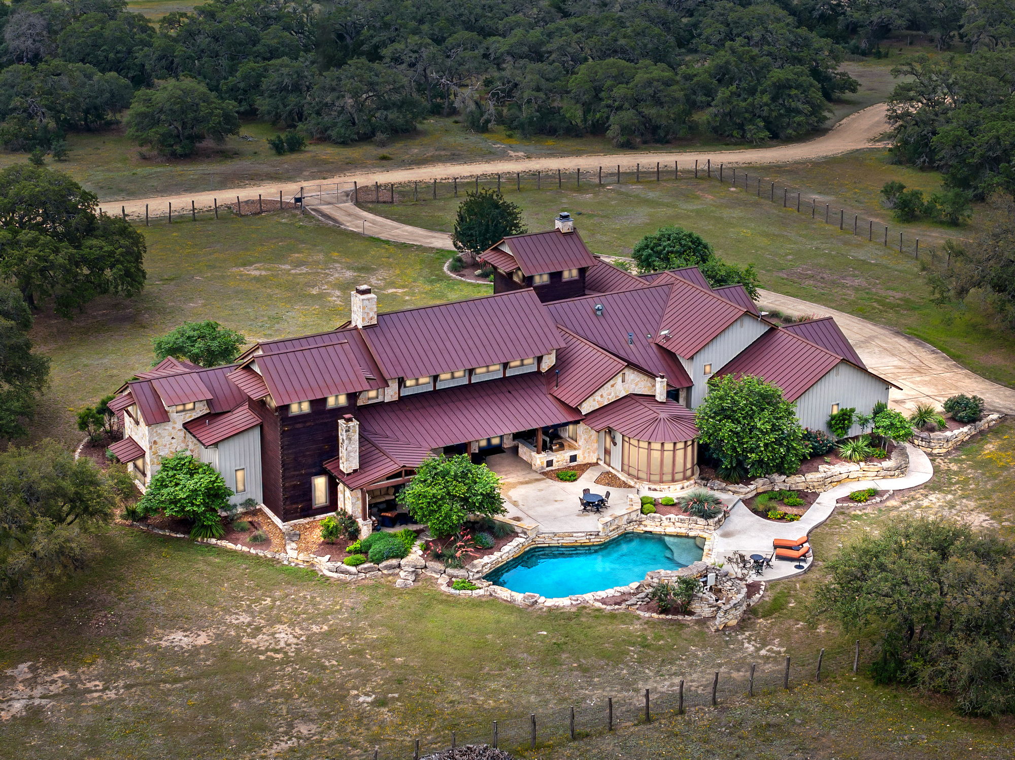 Rusty Ranch Arizona Book Rusted Roof Ranch in Hill County | Emerald Stay