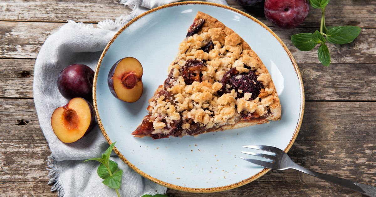 German plum cake: a traditional Zwetchgenkuchen recipe | Faraway Worlds