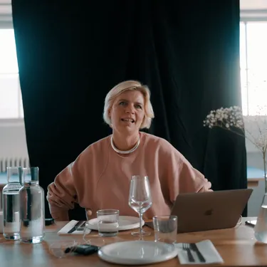 Video coverbillede af Forfatterinterview: Lærke Kløvedal fortæller om 'Det sidste måltid'