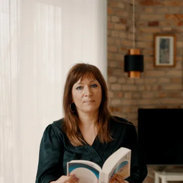 Video coverbillede af Nanna Holm læser højt fra 'Røde Port'