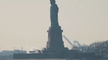 Bogtrailer: 'Brooklyn' og 'Long Island' af Colm Tóibín