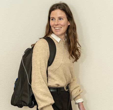 TPV patiënt draagt rugtas met TPV