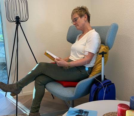TPV patiënt die een boek leest