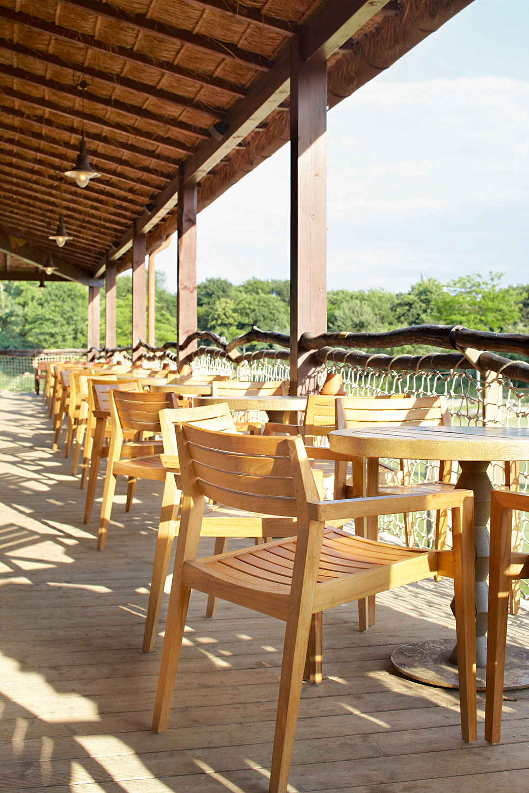 Outdoor terrace furnitures for your restaurant or hotel