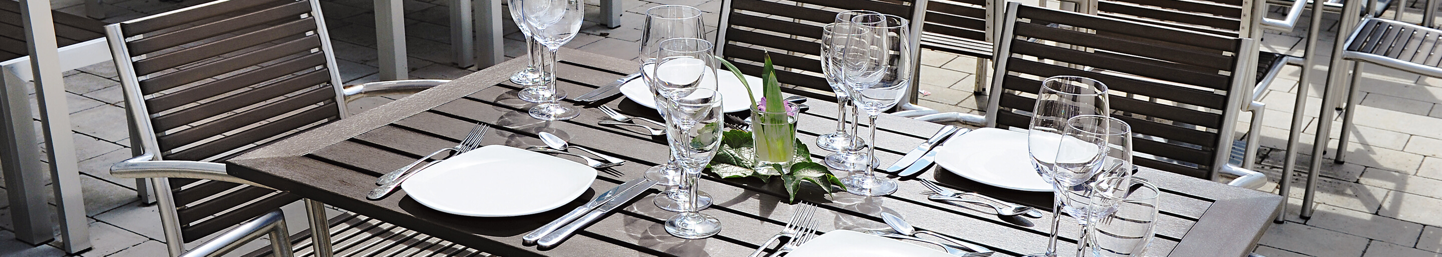 Plateaux de table résistants aux intempéries pour votre restaurant ou hôtel