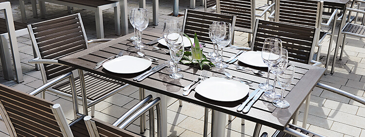 Plateaux de table résistants aux intempéries pour votre restaurant ou hôtel