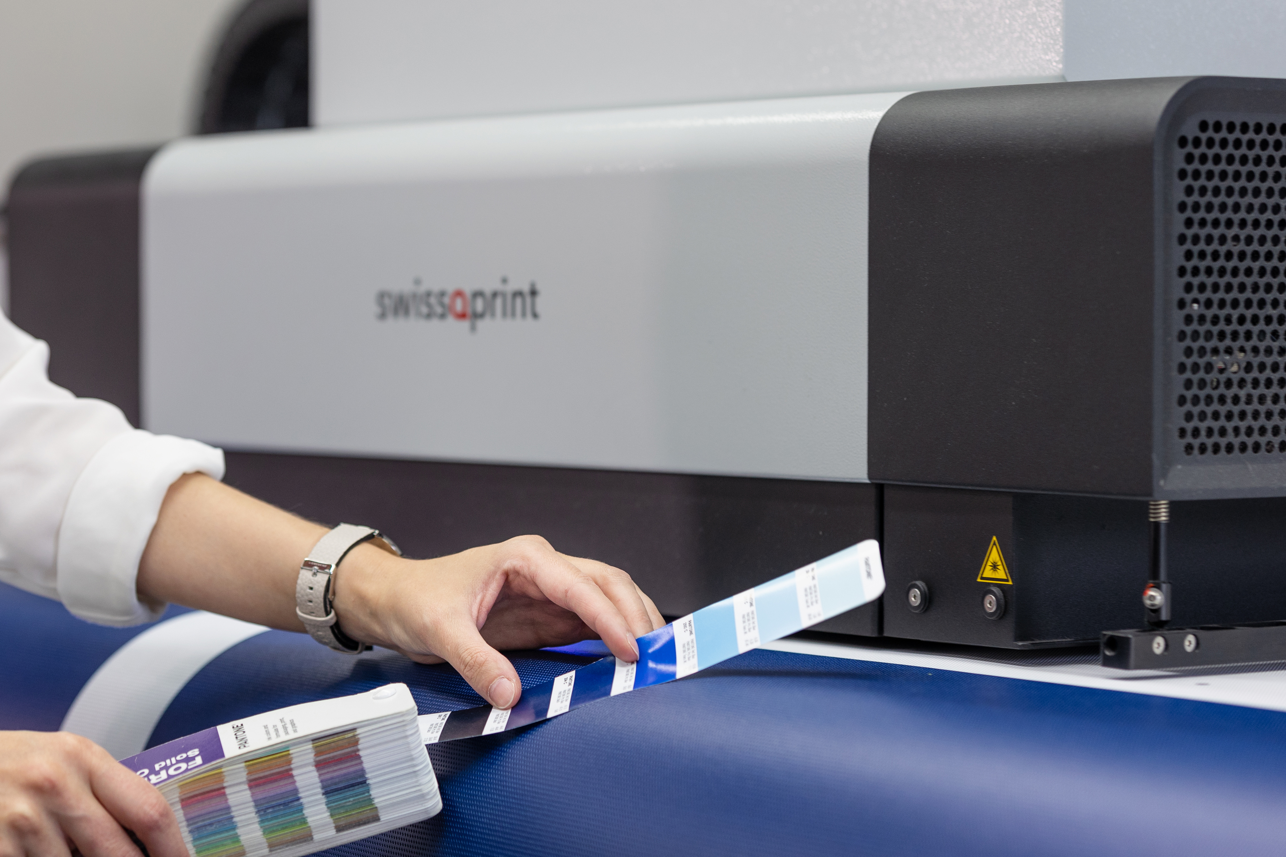 swissQprint Karibu 2 – 多才なロールtoロールプリンタ