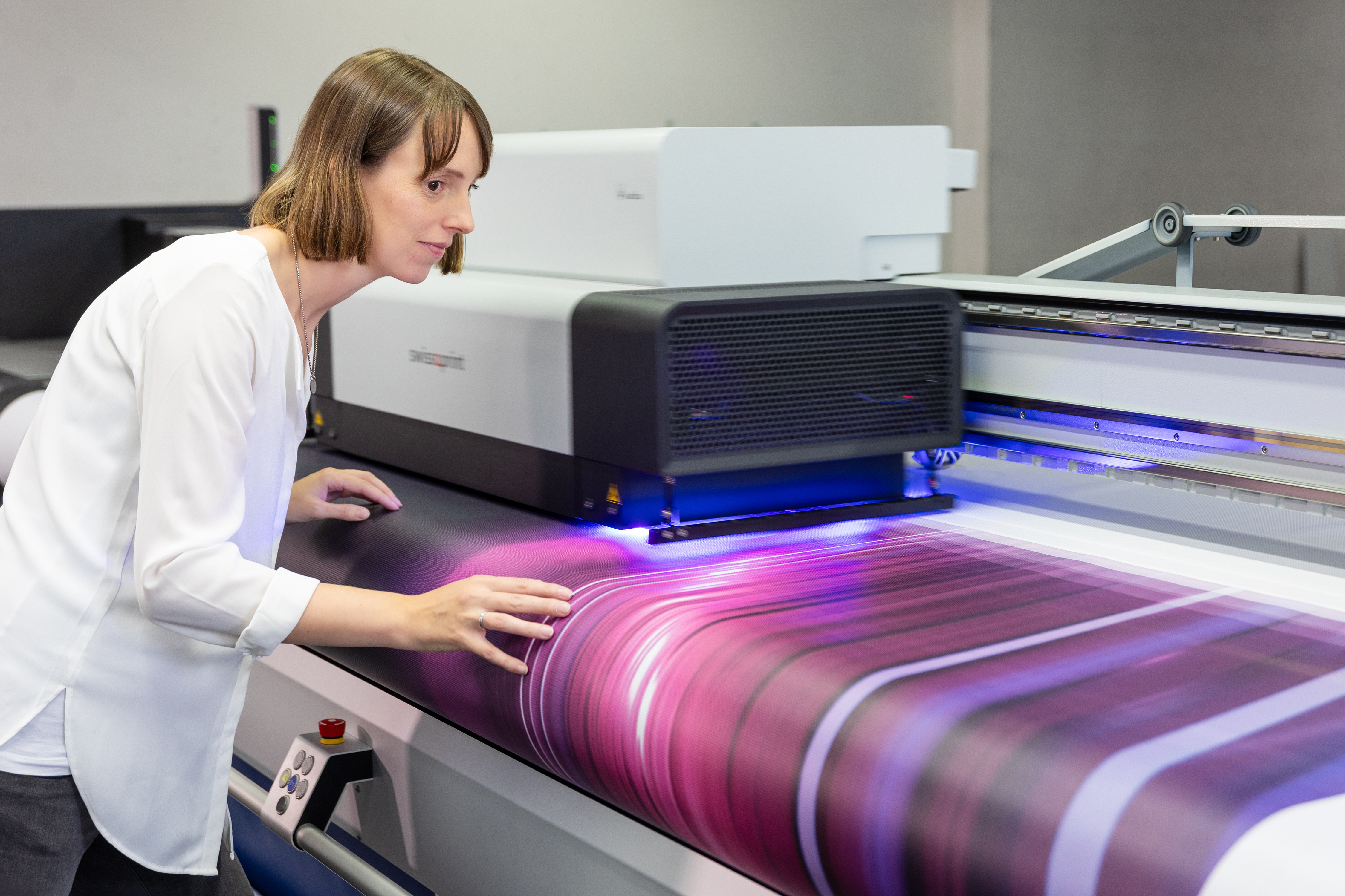 swissQprint Karibu 2 – 多才なロールtoロールプリンタ